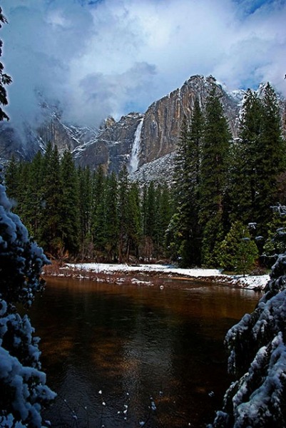 winter-Yosemite-falls-across-the-Merced